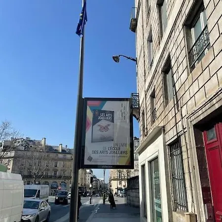 Joli Boheme Sous Les Toits De * פריז